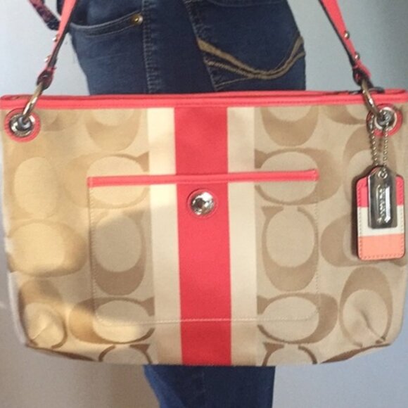 Coach w/COA Hampton Weekend Signature Stripe Hippie Lt. Khaki/Bright Coral - Picture 1 of 12
